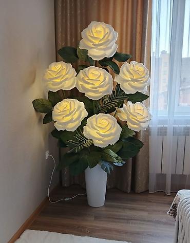 həyət gulu: Dekorativ LED güllü floor lamp – böyük ölçülü, vaza tipli stenddə — 1