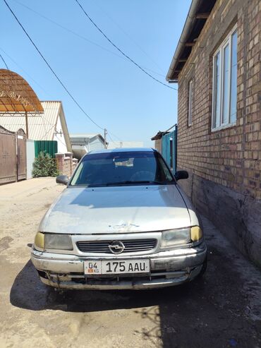 Opel: Opel Astra: 1997 г., 1.5 л, Механика, Бензин, Купе