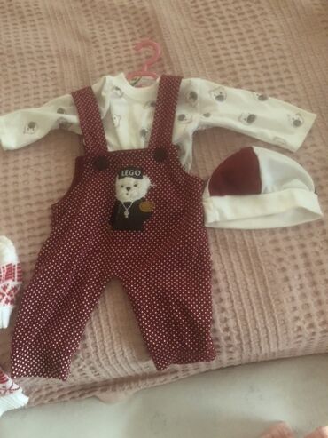 Dəstlər: Körpə geyim dəsti - 3 ədəd qalın, ayaqlı tulum: - Açıq mavi rəngdə — 34