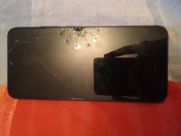 Samsung: Biri 10 AZN — 16