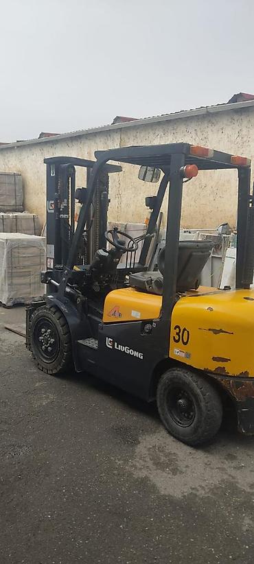 avtokar satilir: 3 tonluq LiuGong forklift satılır. 2022-ci il istehsalı, Triplex — 5