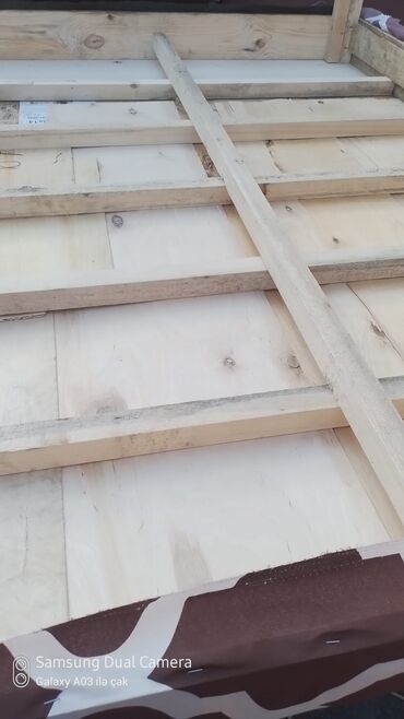 Çarpayılar: Təzə taxtlar. 1 nəfərlik çarpayılar 60 manat. 2 nəfərlik taxt 110 — 30