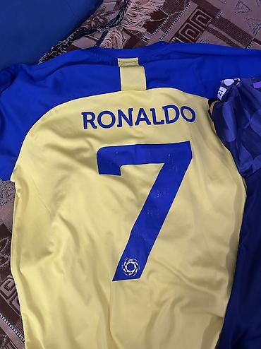 real madrid: Futbol Forması 3 Ədəd,Səliqəli istifade olunub cırığı söküyü — 2