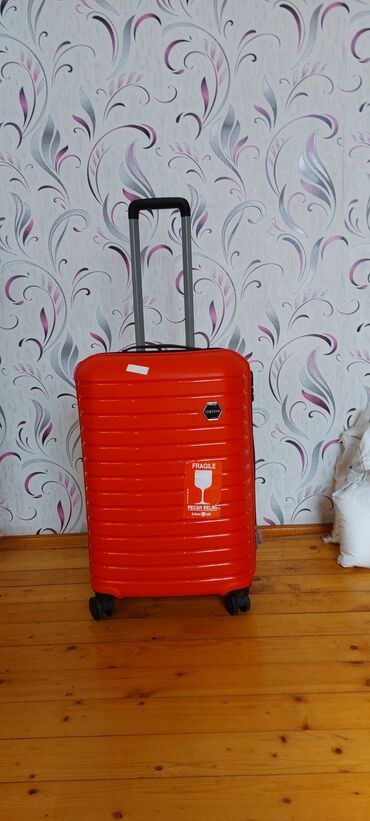 Çamadanlar: YALNIZ WPLA VE ZENGLE ELAQE SAXLAYIN Camadan 40 manata satilir ( 95
