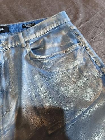 pull and bear belgrade: Muški lot garderobe koji se sastoji od tri komada: - **C&A — 10