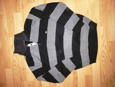 Džemperi: Sve po 200 din — 6