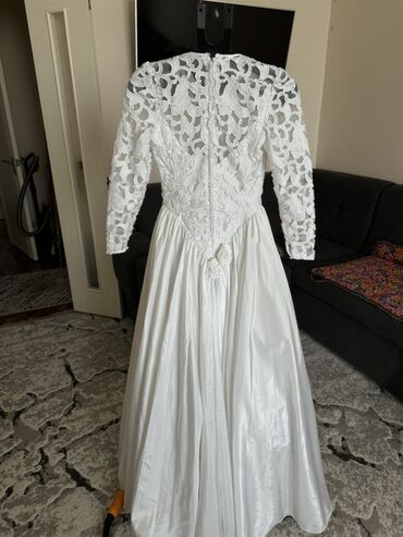 Свадебные платья: Свадебное платье, Пышная модель, цвет - Белый, Рукава: Кружевные, Со шлейфом — 7