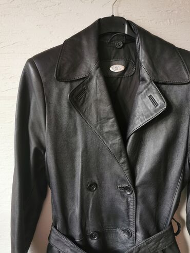 crna jakna topla m sa krznom oko vrata: S (EU 36), Sa postavom, Jednobojni, bоја - Crna