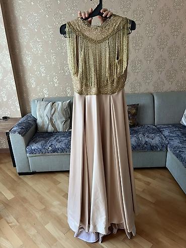 klassik geyim: 850 azna tikdirilib.Nerimanovda moda evinde. 1 defe geynilib. Matirali — 2
