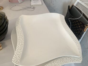 Наборы посуды: Набор посуды и сервировки, разнородные позиции: - Стеклянные креманки — 10