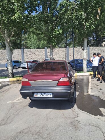 некстя 2: Красный седан Daewoo Nexia - практичный и экономичный автомобиль