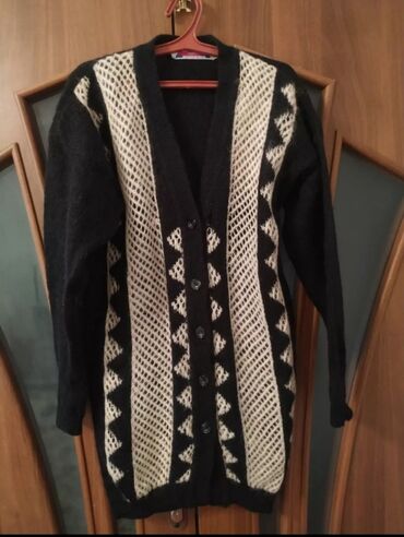 шерстяное пальто: Продаю теплый шерстяной кардиган из Турции, размер 52-54, в очень