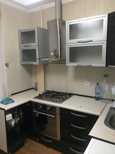 Продажа домов: 3 комнаты, 60 м², 105 серия, 2 этаж, Евроремонт