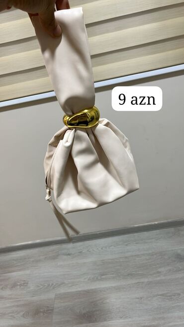 Jiletlər: Məhsullar: - Qara jilket/ceket: zipli ön hissə, yanlarda qapaqlı və — 17