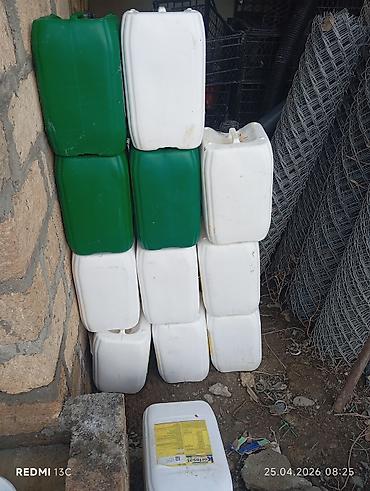 ucuz su çənləri: 1.70 Qəpikdən 140 Ədəd Plastik bidonlar – 20Litr, yaşıl və ağ rəngdə — 1