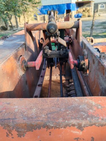 Pres bağlayanlar: Məhsul: Kənd təsərrüfatı üçün pres-yığan aparat (ot-saman presi) — 9