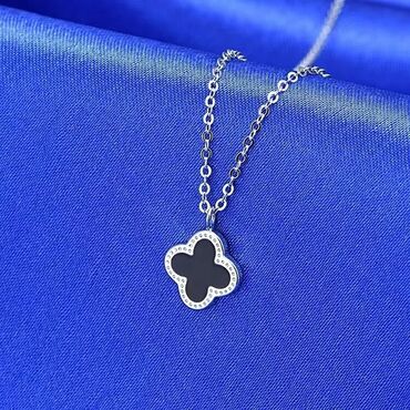 baletanke sa kaišem: Pendant necklace