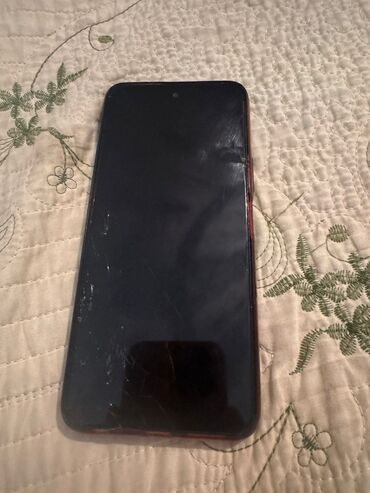 goycay telfon: Bu, qara rəngdə olan bir smartfondur. Ekranın yuxarı hissəsində ön