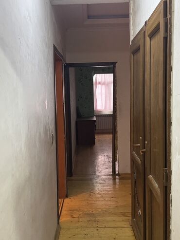 Uzunmüddətli kirayə mənzillər: Təcili satılır !!! 9mərtəbəli binanın 1ci mərtəbəsi. Ev köhnə — 12