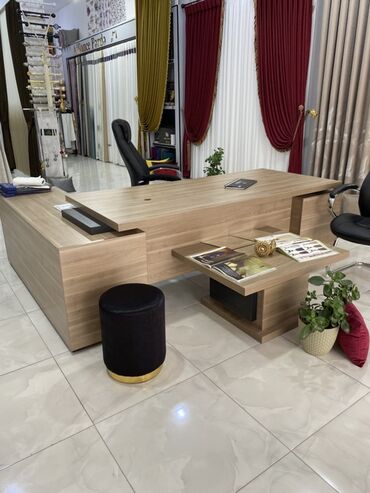 должность офис менеджера: Müasir dizaynlı ofis rəhbər masası dəsti - Material: ağac teksturalı