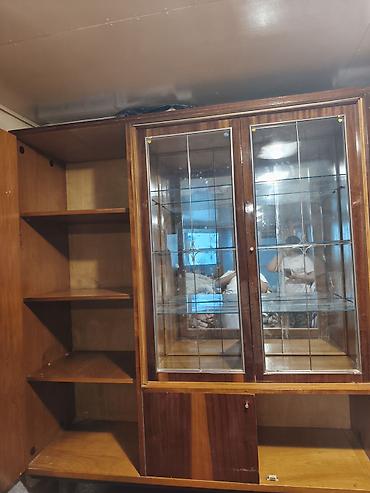 kitablar üçün rəflər: Vitrinli şkaf – ağac və şüşə kombinasiyası - Material: təbii ağac — 2