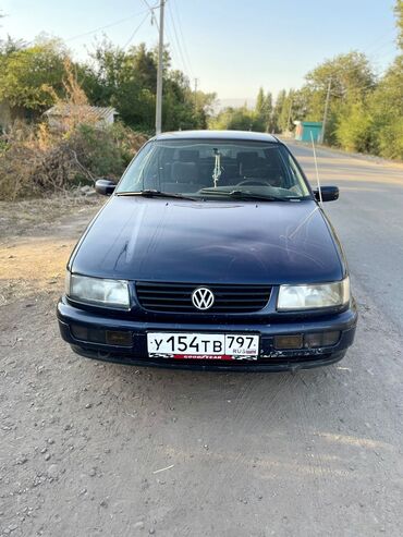 очень срочно продам авто: Представляем седан Volkswagen Passat темно-синего цвета, оснащенный