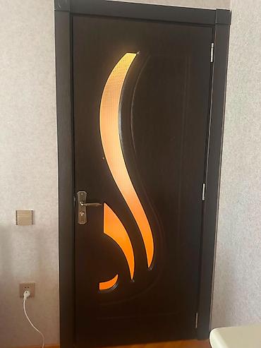 tekstil baku: 5 ədəd ev qapısı 1i 65azn
4ü şüşəli 1 şüşəsiz — 7