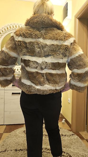 Krzneni kaputi: Ženska bunda/kaput od pravog krzna, kratkog kroja (dužina do kukova) — 8