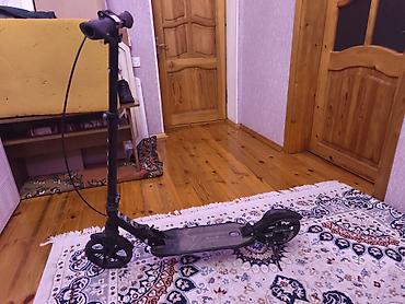 İdman və istirahət: Şəhər nəqliyyatı üçün yığcam və praktik kick skuter. Xüsusiyyətlər: - — 1