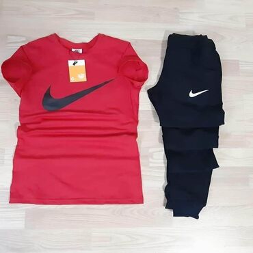 Kompleti: Komplet majca i donji deo
S M L XL XXL Cena 2200 din — 2