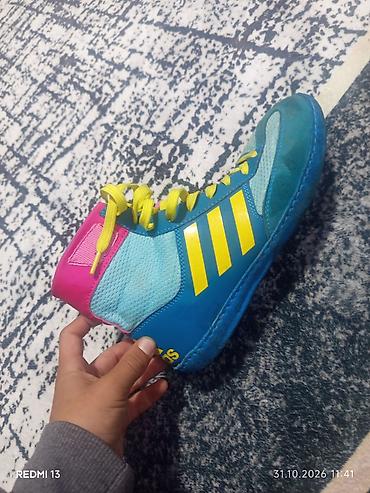 Детские кроссовки/ботинки Adidas, высокие - Яркий дизайн: сочетание