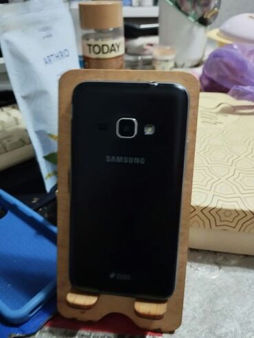 Мобильные телефоны и аксессуары: Samsung Galaxy J1 2016, Б/у, 8 GB, цвет - Черный, 2 SIM, eSIM