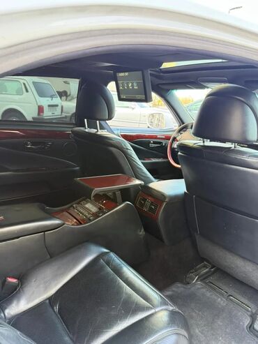 Lexus: Lexus LS: 4.6 l | 2009 il Sedan — 24