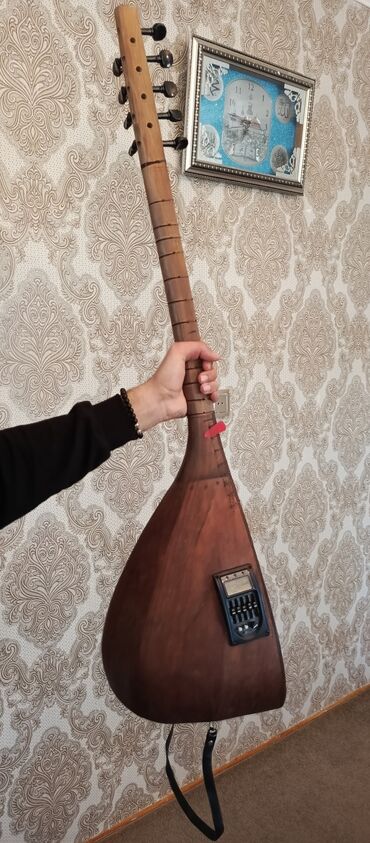 musiqi alətləri satışı: SAZ SATILIR 200₼ AZN İSTEYEN OLSA ƏLAQƏ SAXLASIN