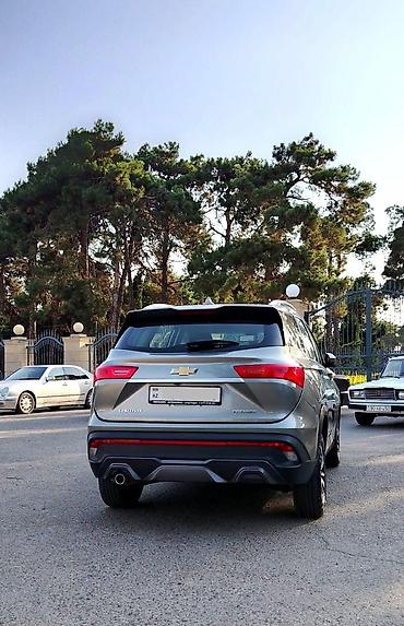 Chevrolet: Chevrolet Captiva Premier – gümüşü rəngdə, müasir və geniş krossover — 3