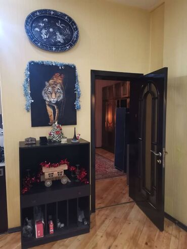 Mənzil kirayələyirəm: 5 otaqlı, 200 kv. m — 6