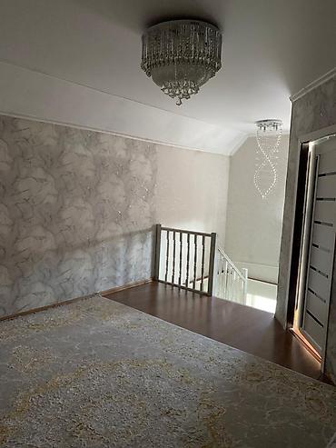 Продажа коттеджей и домов: Продаётся двухэтажный кирпичный дом с закрытым двором и навесом. В ж/м — 20