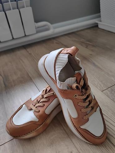 обувь drop: Две пары обуви. 1)1000сом Ботинки Timberland, темно‑синие. - — 3