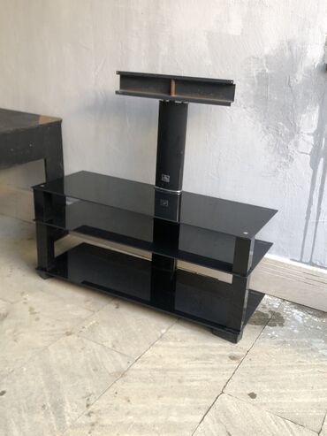 Tv stand satilir tezedi az iwlenib original tempere glass Amerikadan