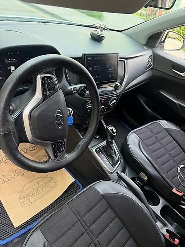 5 1: Hyundai Accent: 1.6 l | 2021 il Sedan — 4