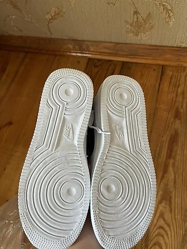 nike air force 1: Nike Air Force 1 Low, ağ rəng. - Üst hissə: hamar dəri material — 2
