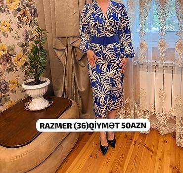 Mavi rəngdə, bej naxışlı, dizə qədər midi don. Krujeva olmayan
