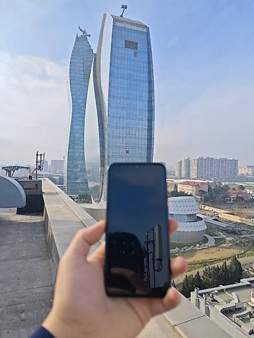 philips xenium 9@9s: Xiaomi Mi 9 SE, 64 GB, rəng - Boz, 
 Barmaq izi, Face ID, İki sim kartlı — 2