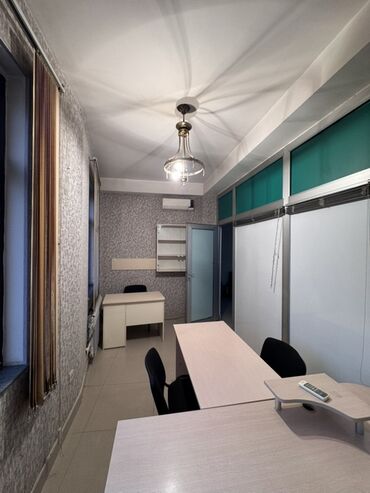 Ofislər: İcarəyə ofis otağı - İşə hazır, tam mebelli: 3 ədəd iş masası, 3 ədəd — 4