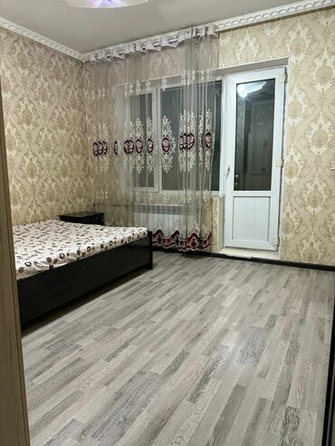 срочно продаётся 1 комнатная квартира в районе ошского рынка: 1 бөлмө, Менчик ээси, Толугу менен эмереги бар