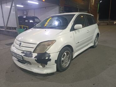 маленькая машина: Toyota ist: 2003 г., 1.3 л, Автомат, Бензин, Хэтчбэк
