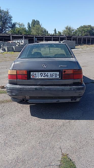 два авто: Volkswagen Vento: 1993 г., 1.8 л, Механика, Бензин, Седан — 4