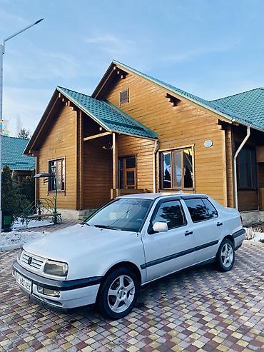 Volkswagen: Volkswagen Vento: 1993 г., 1.8 л, Механика, Бензин, Седан — 1