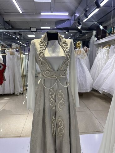 короткие свадебные платья: Продаю манекены от 1500 до 2500 сом
