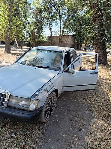 bmw m235i: Mercedes-Benz 190: 1986 г., 2 л, Механика, Седан — 3